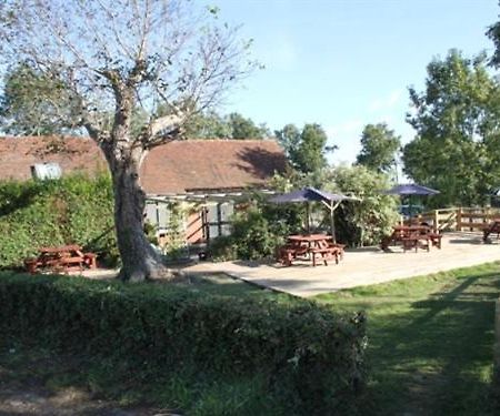 The May Garland Inn Hellingly Esterno foto