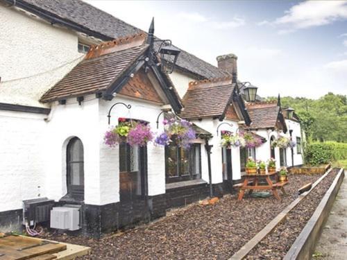 The May Garland Inn Hellingly Esterno foto