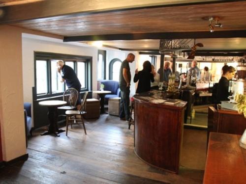 The May Garland Inn Hellingly Esterno foto