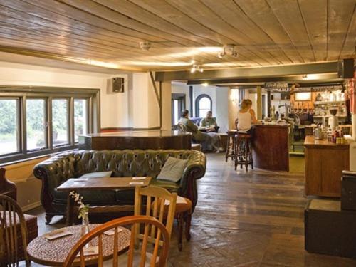 The May Garland Inn Hellingly Esterno foto