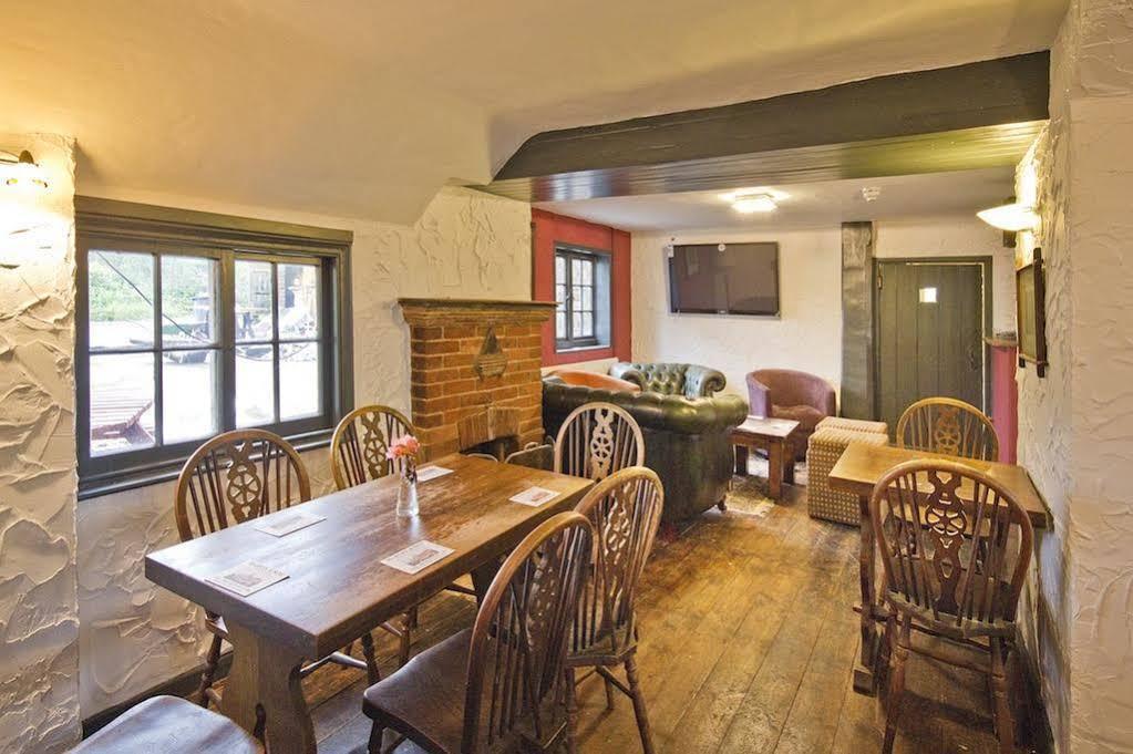 The May Garland Inn Hellingly Esterno foto