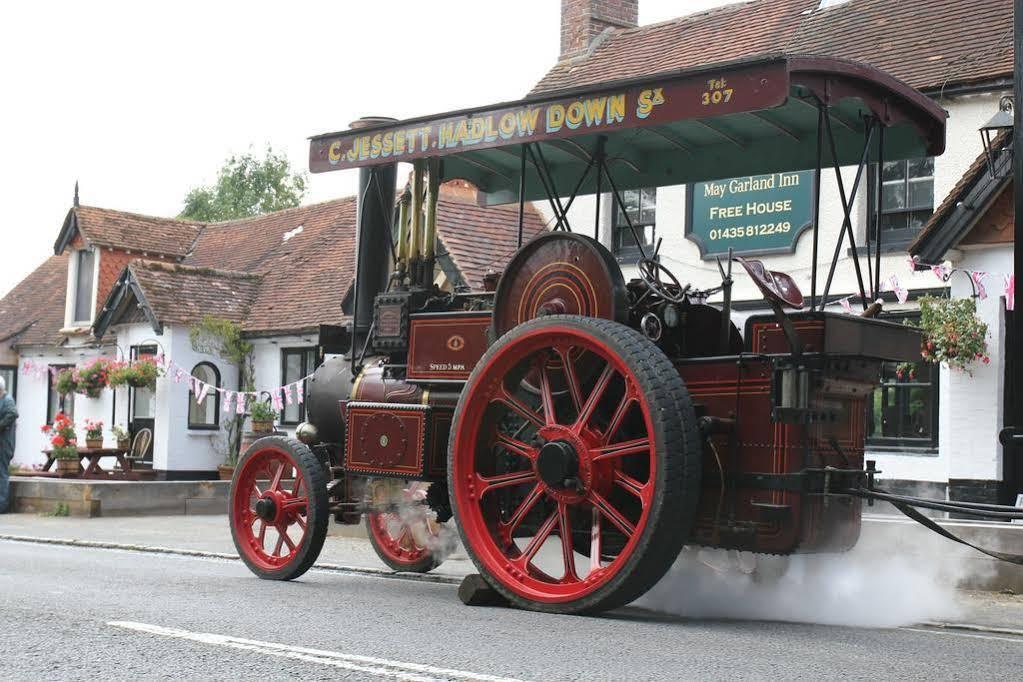 The May Garland Inn Hellingly Esterno foto