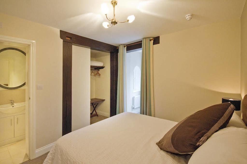The May Garland Inn Hellingly Esterno foto